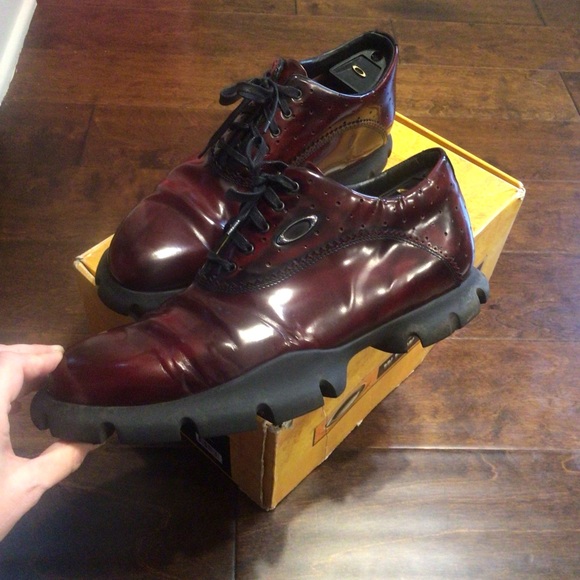 Oakley Tuxedo Mens Golf Shoes In Merlot 